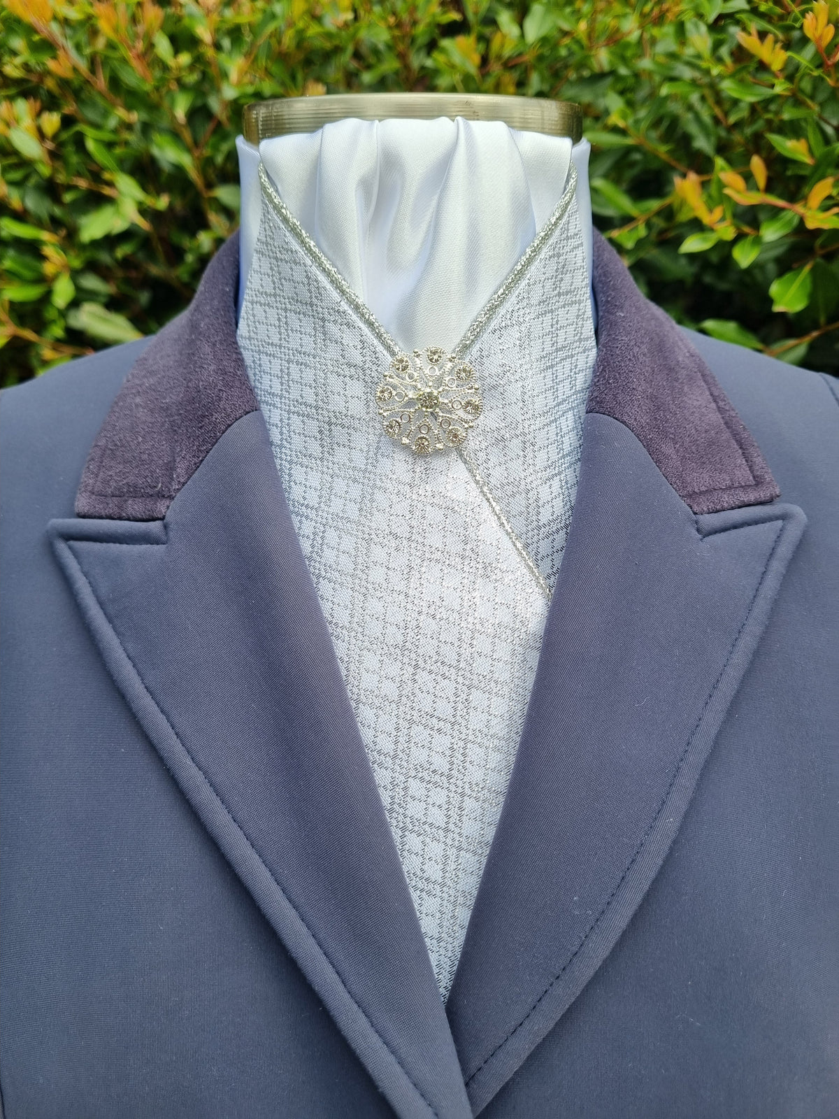 ERA Designer Collection Pre-tied Stock Tie - Silver diamond brocade, silver metallic piping & silver brooch