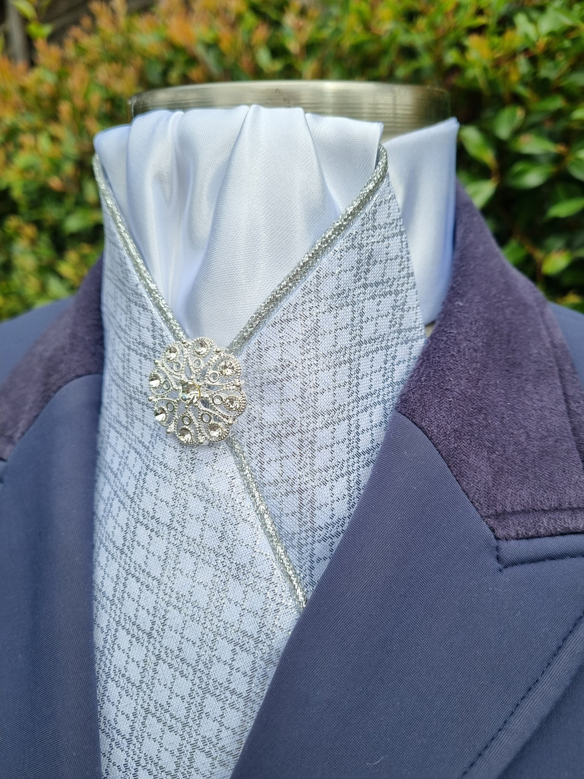 ERA Designer Collection Pre-tied Stock Tie - Silver diamond brocade, silver metallic piping & silver brooch
