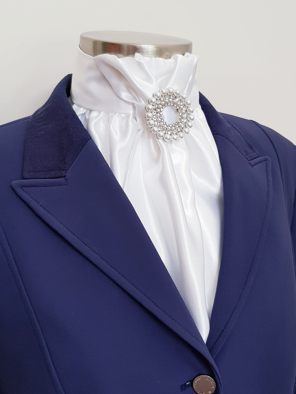 ERA EURO CHEVAL LUSTRE STOCK TIE - White lustre satin with Diore pearl brooch in silver