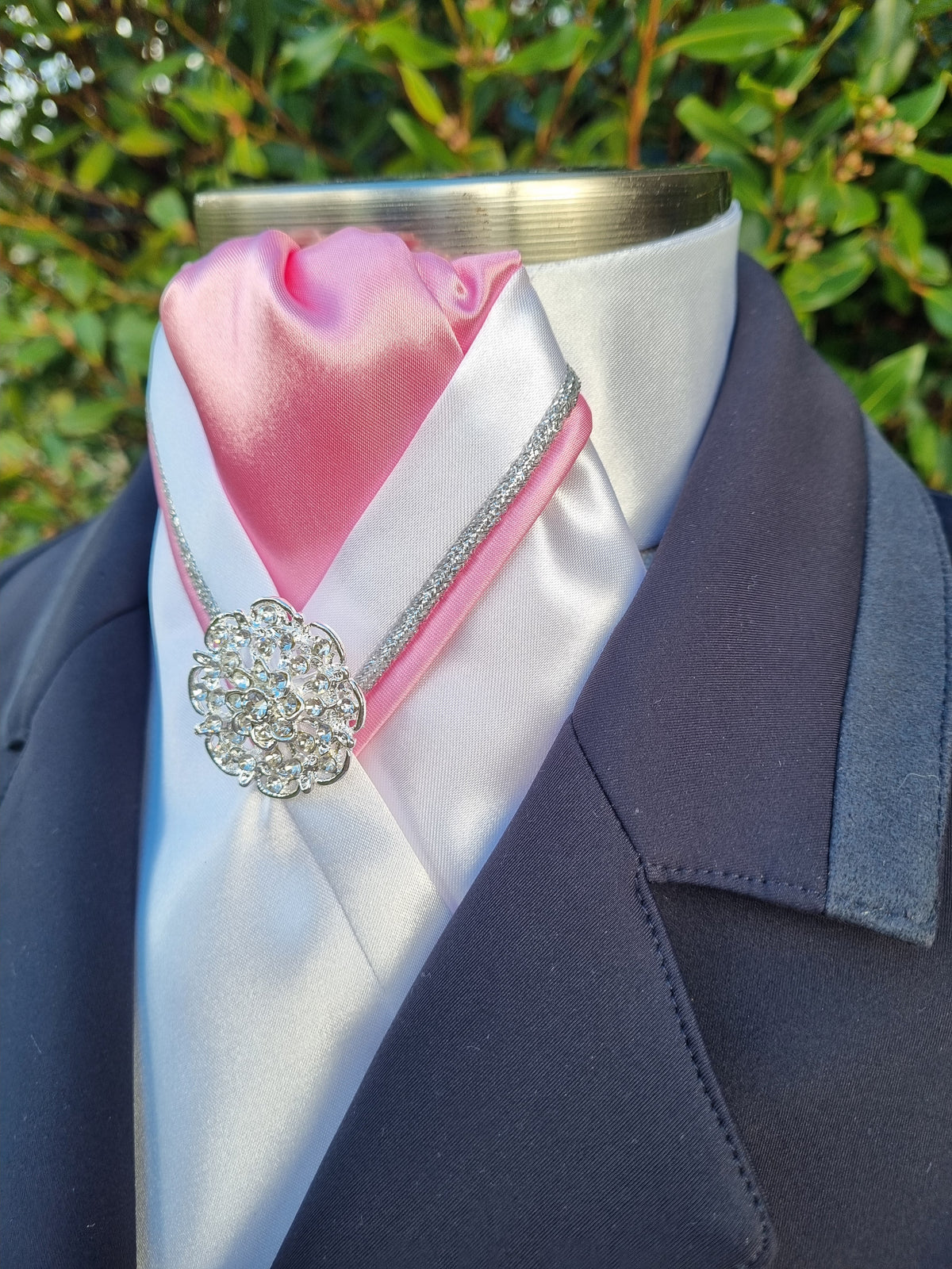 ERA RACHAEL STOCK TIE - White satin and pink, with silver & pink "V" piping & brooch