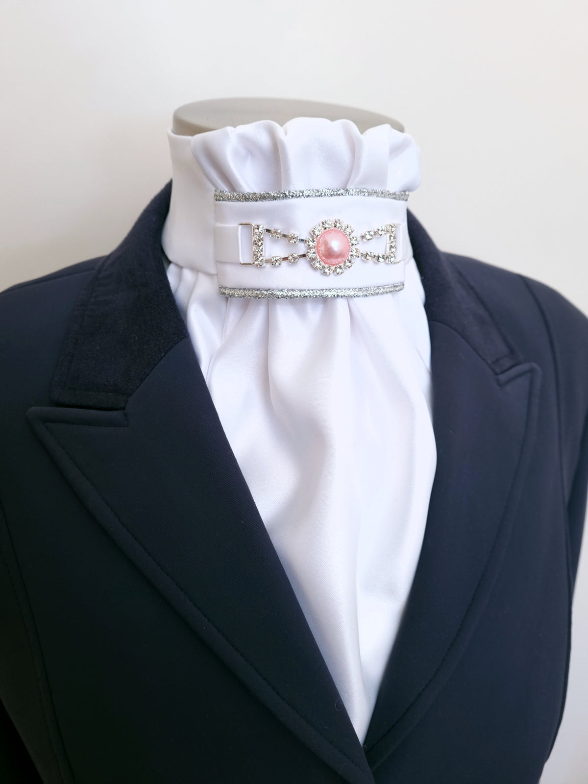 ERA EURO REGAL ISABEL STOCK TIE - White satin, silver piping, pink pearl embellishment