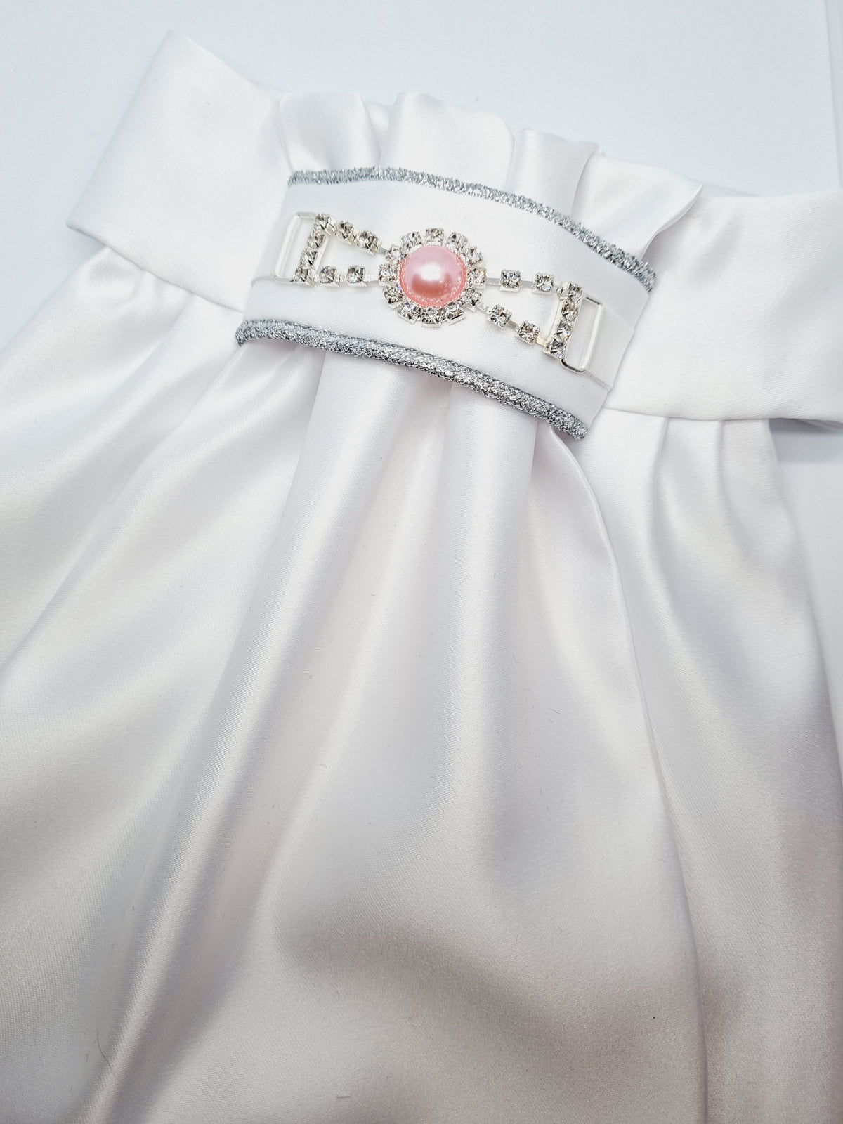 ERA EURO REGAL ISABEL STOCK TIE - White satin, silver piping, pink pearl embellishment