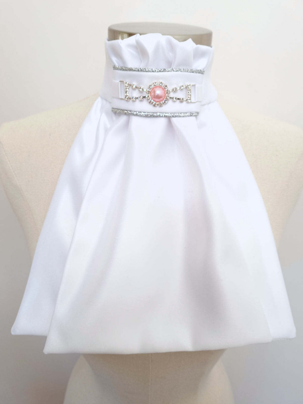 ERA EURO REGAL ISABEL STOCK TIE - White satin, silver piping, pink pearl embellishment